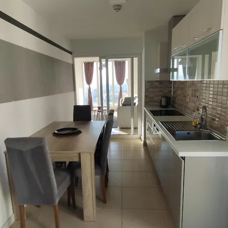 شقة Sky City 25th & 33th Floor With Pool & Spa & Fitness & Parking Including In Price سكوبجي